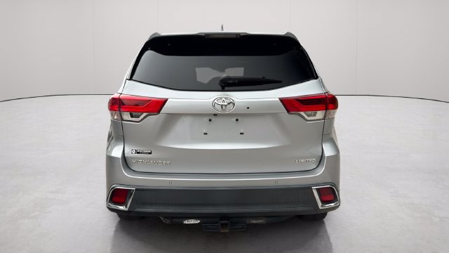 Used 2018 Toyota Highlander Limited Platinum FWD image 5