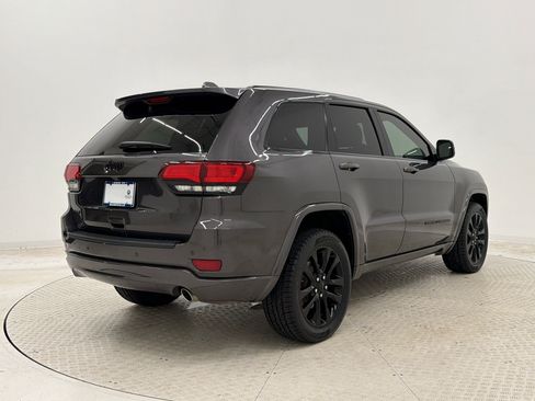 Used 2019 Jeep Grand Cherokee Altitude AWD/4WD image 8