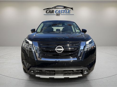 Used 2023 Nissan Pathfinder Platinum w/ Cargo Package image 2