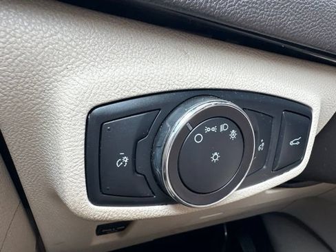 Used 2019 Lincoln MKC Select w/ Select Plus Package AWD/4WD image 21