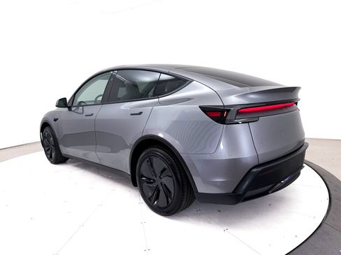 Used 2026 Tesla Model Y Long Range RWD image 15