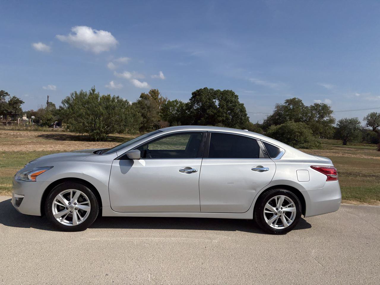 Used 2013 Nissan Altima 2.5 SV FWD image 4