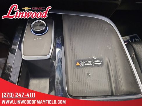 Used 2025 Buick Enclave Preferred FWD image 28