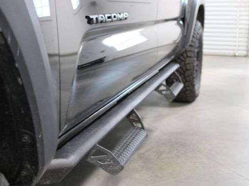 Used 2017 Toyota Tacoma TRD Off-Road w/ Premium & Technology Package AWD/4WD image 51