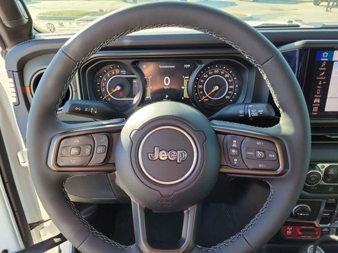 New 2025 Jeep Gladiator Mojave w/ Convenience Group image 24