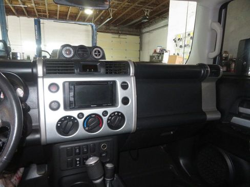 Used 2007 Toyota FJ Cruiser 4WD image 33