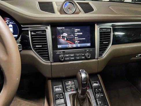 Used 2018 Porsche Macan image 28