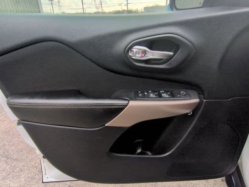 Used 2017 Jeep Cherokee Latitude w/ Safety/Convenience Group image 22