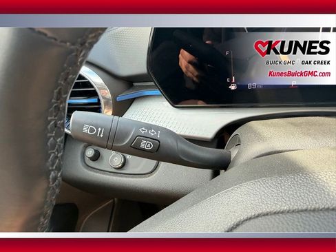 Used 2025 Chevrolet Trax LT w/ LT Convenience Package FWD image 12