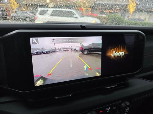 Used 2025 Jeep Gladiator Rubicon image 34