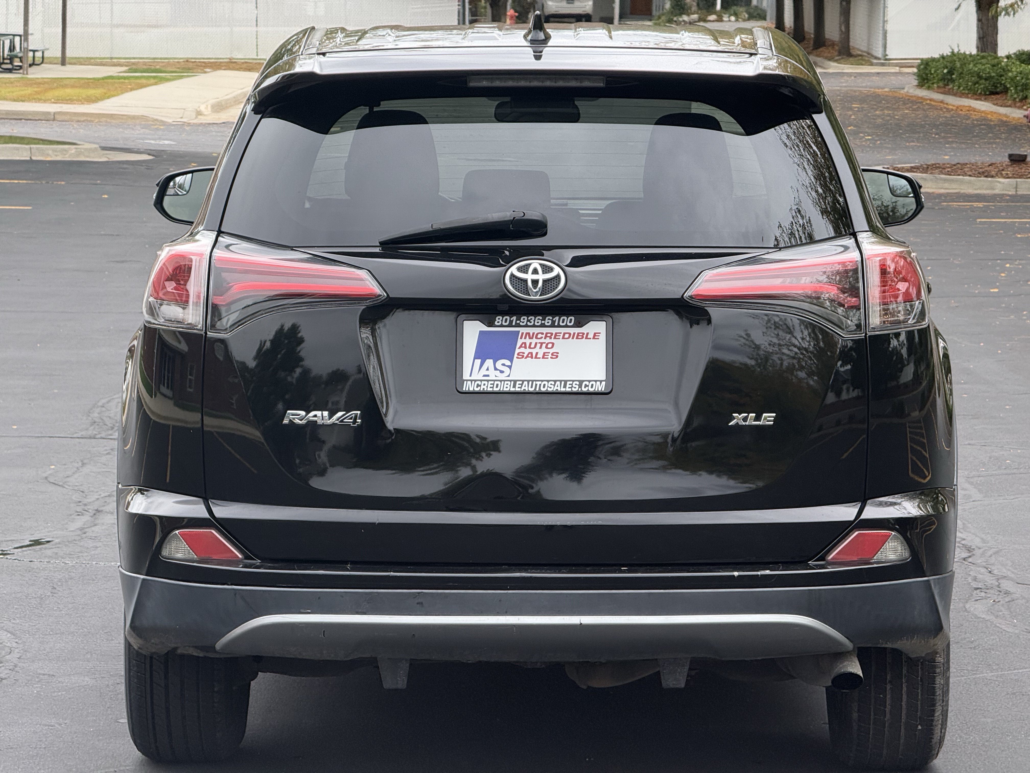 Used 2018 Toyota RAV4 XLE w/ Carpet Mat Package FWD image 5