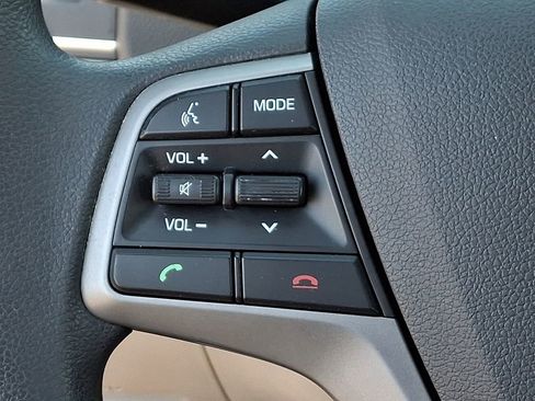 Used 2017 Hyundai Elantra SE FWD image 21