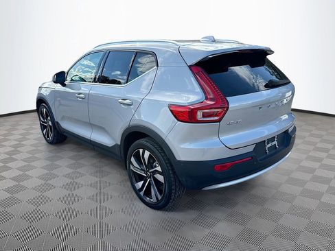 Used 2023 Volvo XC40 B5 Plus image 8