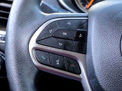 Used 2021 Jeep Cherokee Latitude FWD image 14