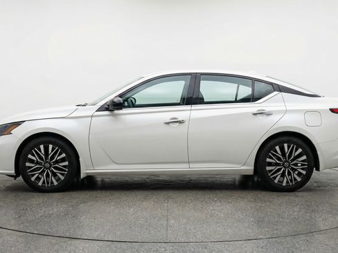 Used 2025 Nissan Altima 2.5 SV FWD image 5