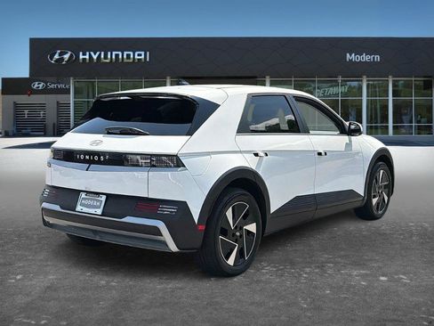 Certified 2025 Hyundai Ioniq 5 SE RWD image 4