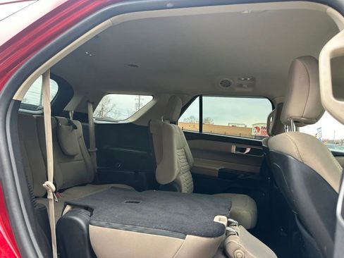Used 2020 Ford Explorer XLT image 14