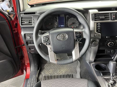 Used 2024 Toyota 4Runner SR5 AWD/4WD image 10