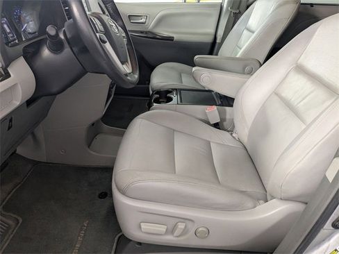 Used 2018 Toyota Sienna XLE w/ XLE Navigation Package image 13