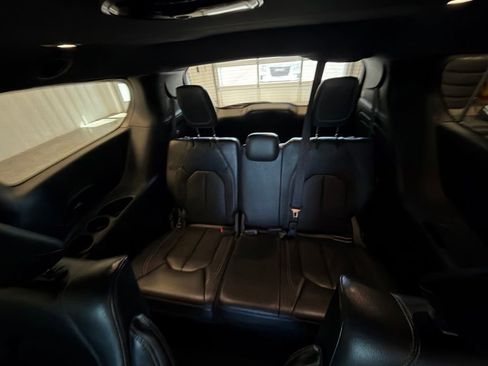 Used 2022 Chrysler Pacifica Touring-L w/ Uconnect Theater Family Group FWD image 21