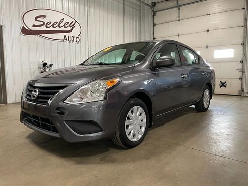Used 2016 Nissan Versa SV image 2