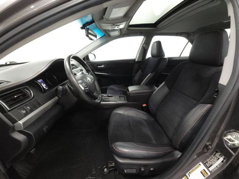 Used 2015 Toyota Camry XSE w/ Moonroof Package FWD image 4