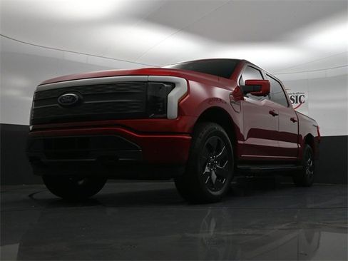 Used 2022 Ford F150 Lightning Lariat image 27