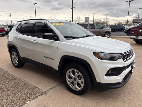 Used 2025 Jeep Compass Latitude w/ Convenience Group AWD/4WD image 7
