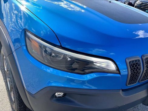 Used 2019 Jeep Cherokee Trailhawk w/ Cold Weather Group AWD/4WD image 29
