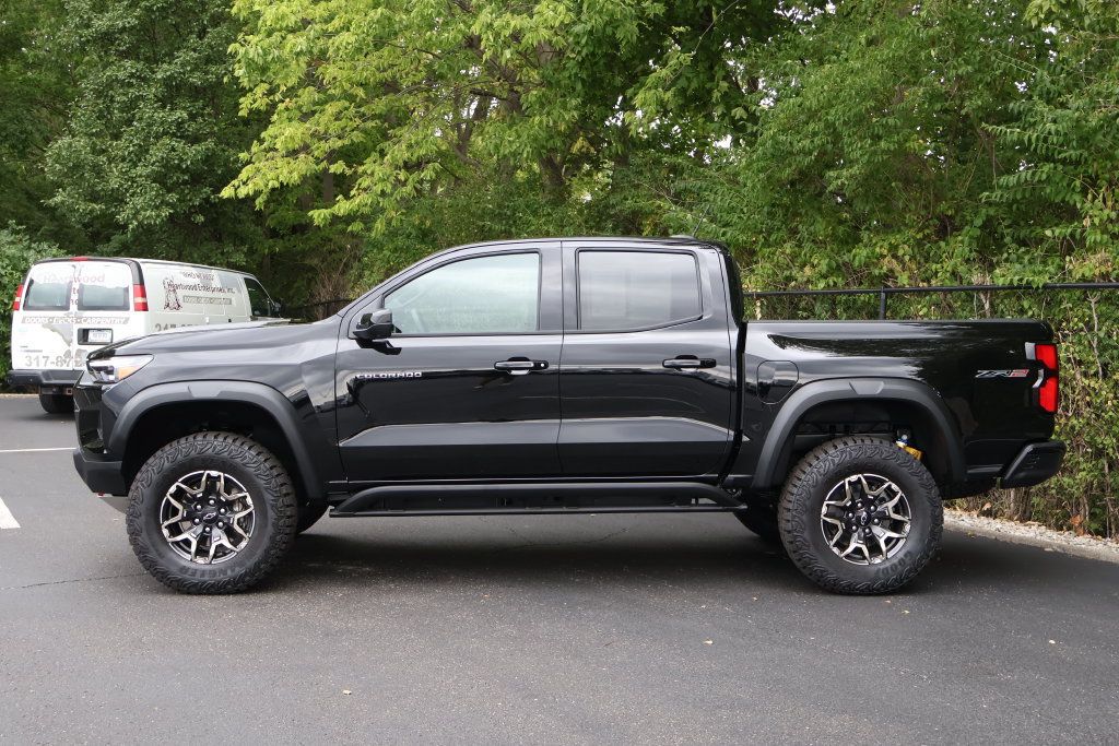 Used 2026 Chevrolet Colorado ZR2 w/ Technology Package AWD/4WD image 4