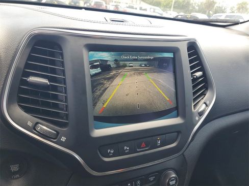 Used 2023 Jeep Cherokee Altitude Lux image 22