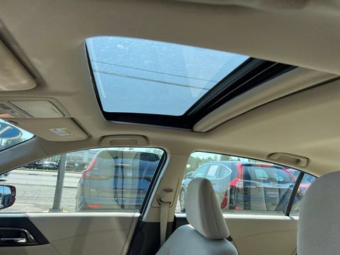 Used 2016 Honda Accord EX image 17
