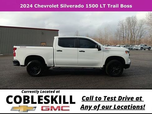 Used 2024 Chevrolet Silverado 1500 LT Trail Boss w/ Convenience Package II AWD/4WD image 2