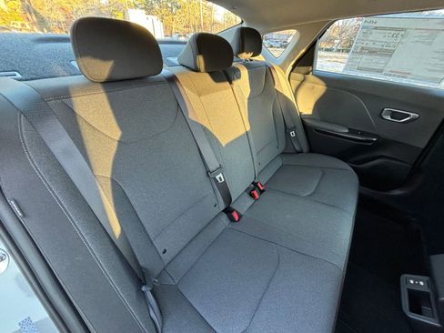 New 2025 Kia K4 LXS image 18