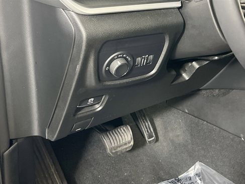 Used 2023 Jeep Grand Cherokee Altitude image 10