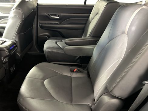 Used 2025 Toyota Grand Highlander AWD image 21
