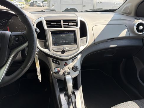 Used 2018 Chevrolet Sonic LT FWD image 28