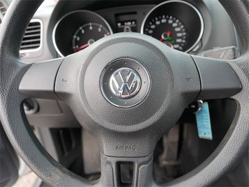 Used 2012 Volkswagen Golf 4-Door image 25