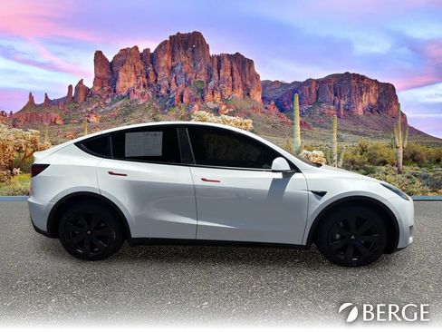 Used 2021 Tesla Model Y Long Range AWD/4WD image 9