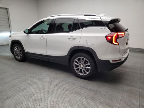 Used 2024 GMC Terrain SLT image 3