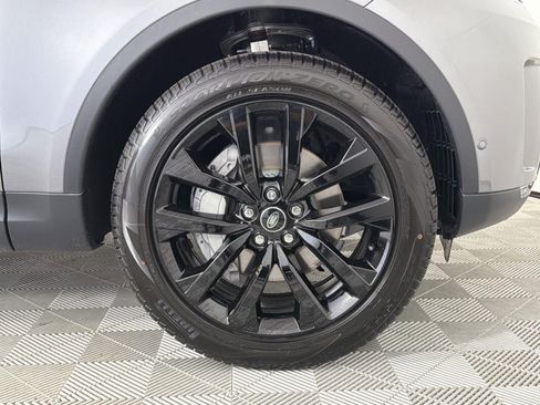 New 2026 Land Rover Discovery S image 34