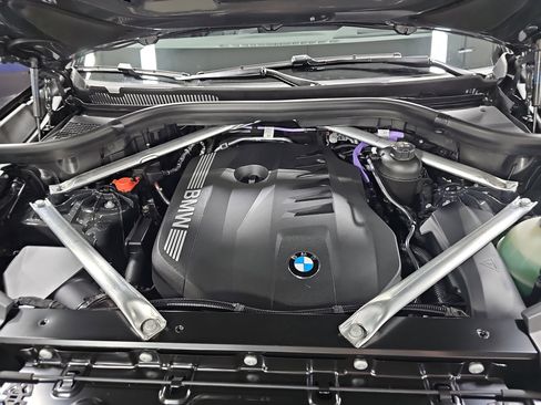 New 2026 BMW X5 xDrive40i w/ M Sport Package AWD/4WD image 33
