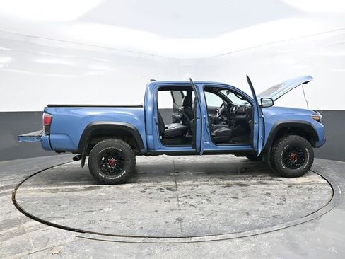 Used 2018 Toyota Tacoma SR image 47