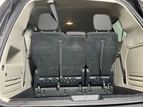 Used 2019 Dodge Grand Caravan SE w/ UConnect Hands-Free Group image 23