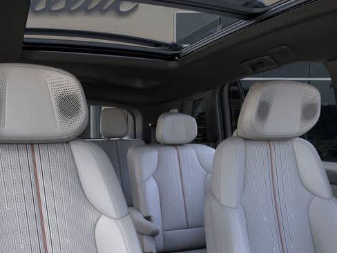 New 2026 Cadillac Vistiq Luxury image 24