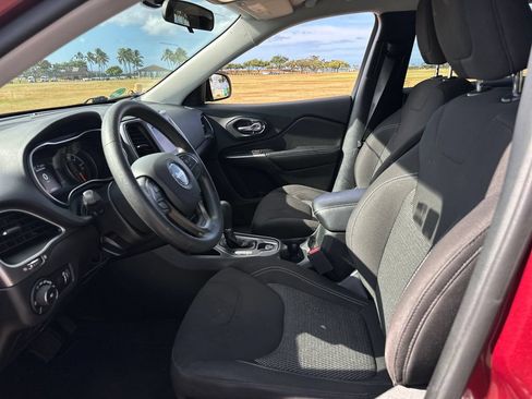 Used 2019 Jeep Cherokee Latitude w/ Popular Appearance Group FWD image 13
