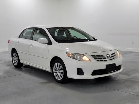 Used 2013 Toyota Corolla LE image 2