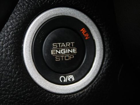 Used 2025 RAM 1500 Laramie AWD/4WD image 38