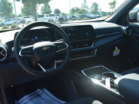 New 2027 Chevrolet Equinox LT w/ Safety and Technology Package FWD image 17