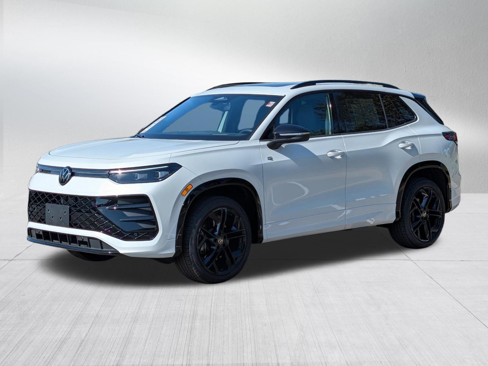 Certified 2026 Volkswagen Tiguan SE R-Line AWD/4WD image 3